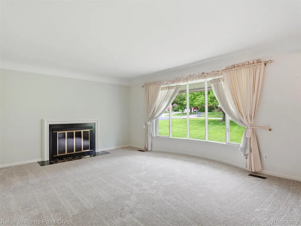 436 Broadleaf Drive Oakland Charter Township MI 48306