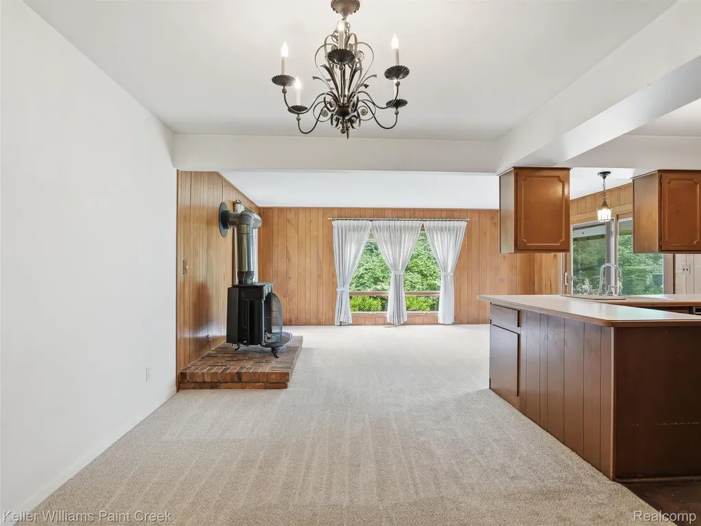 436 Broadleaf Drive Oakland Charter Township MI 48306
