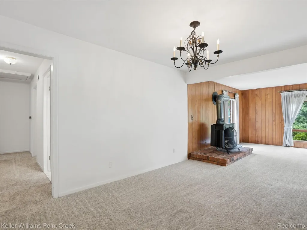 436 Broadleaf Drive Oakland Charter Township MI 48306