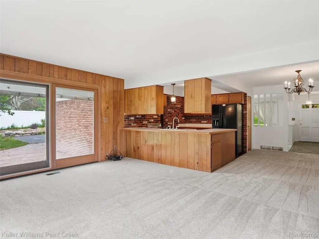 436 Broadleaf Drive Oakland Charter Township MI 48306