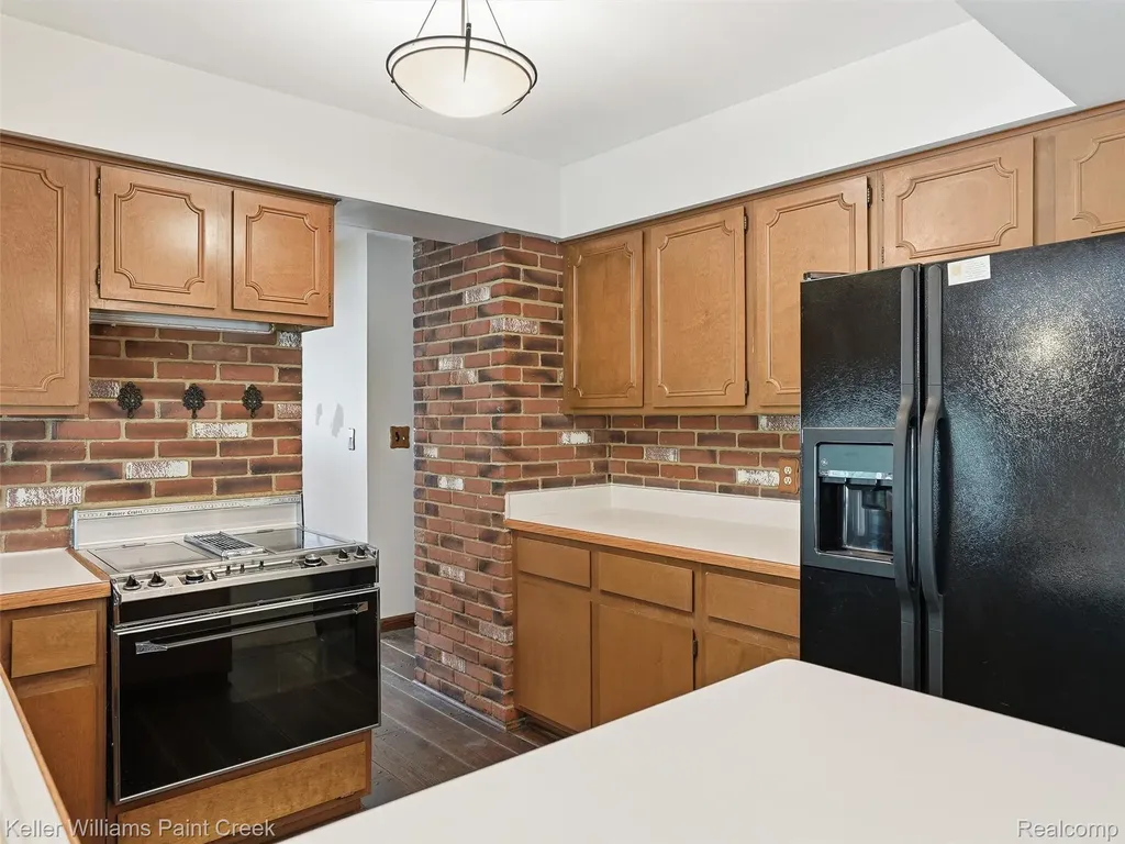 436 Broadleaf Drive Oakland Charter Township MI 48306