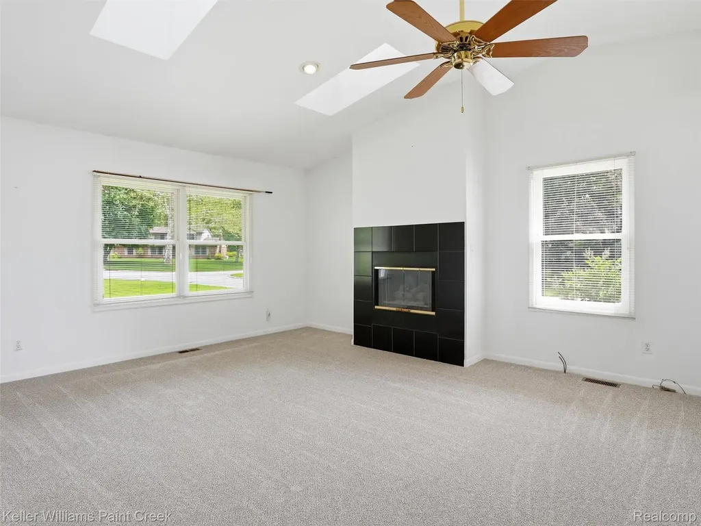 436 Broadleaf Drive Oakland Charter Township MI 48306