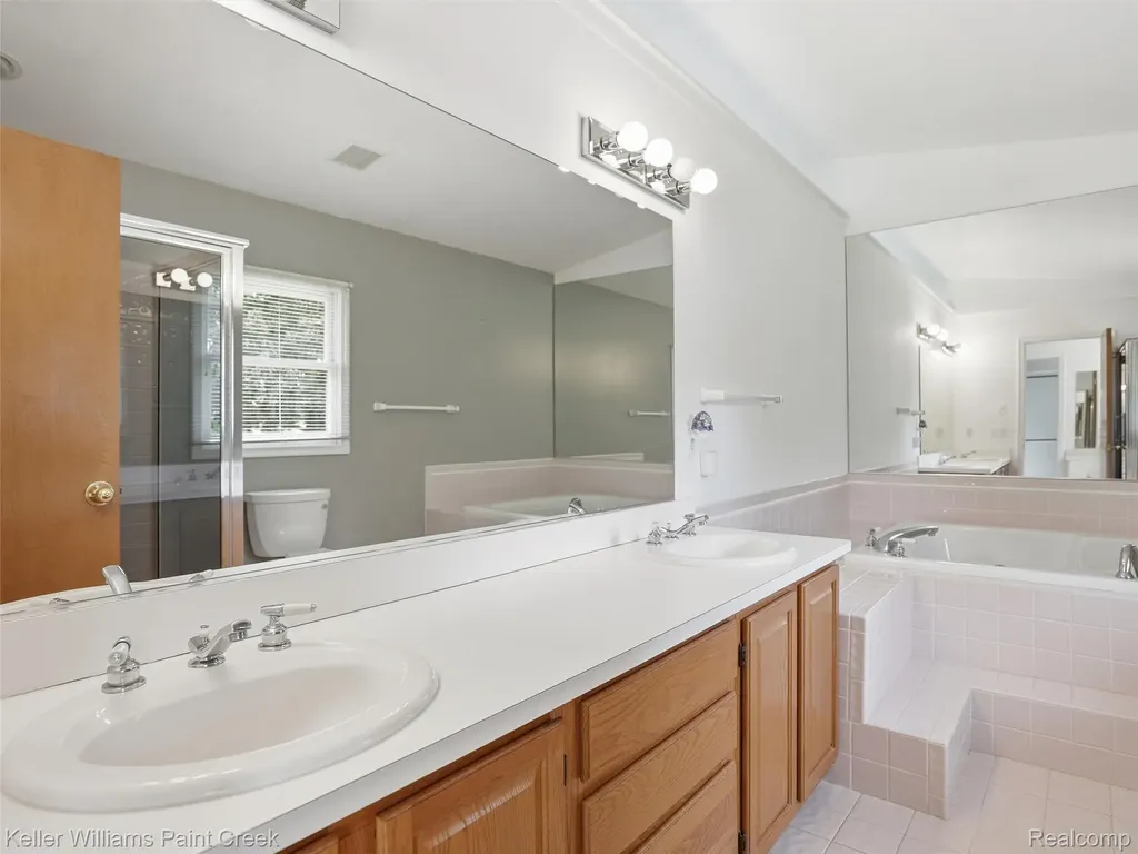 436 Broadleaf Drive Oakland Charter Township MI 48306