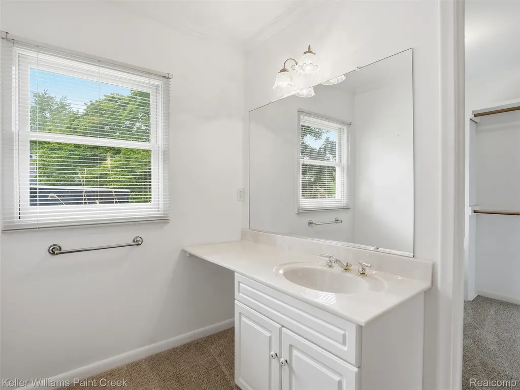 436 Broadleaf Drive Oakland Charter Township MI 48306