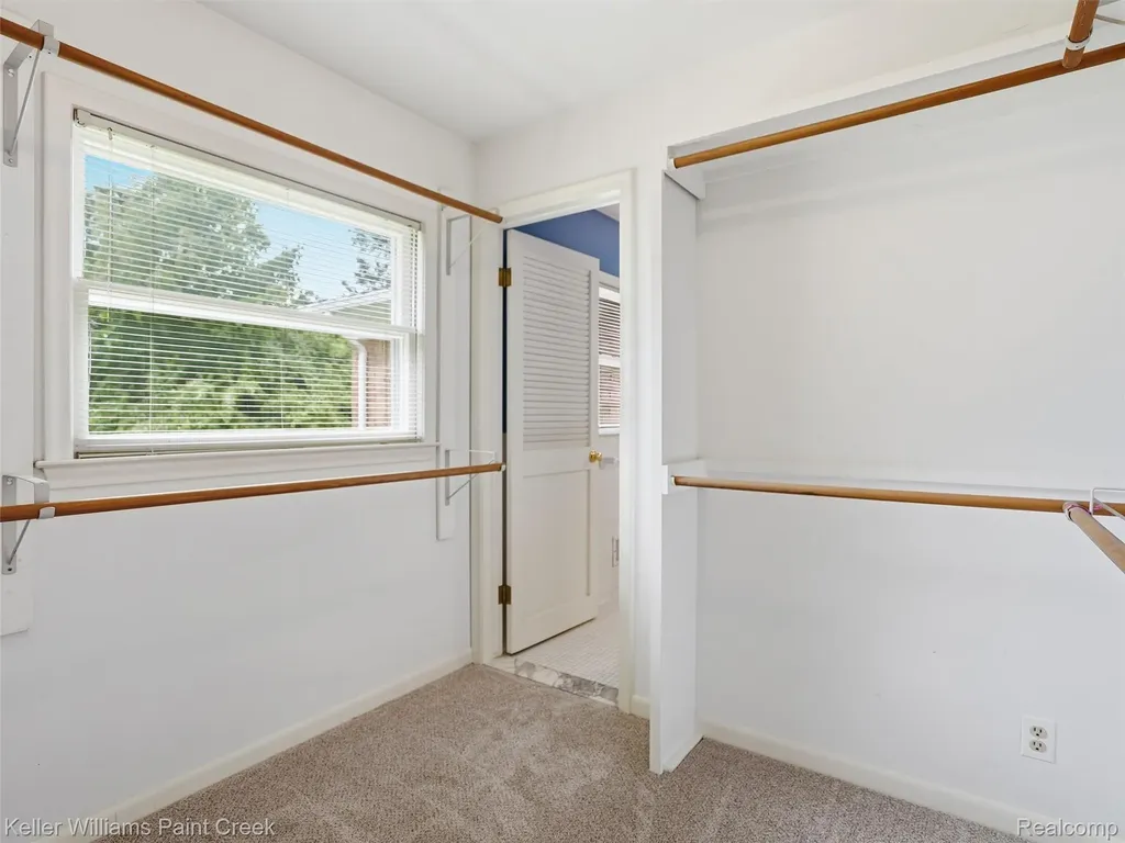 436 Broadleaf Drive Oakland Charter Township MI 48306