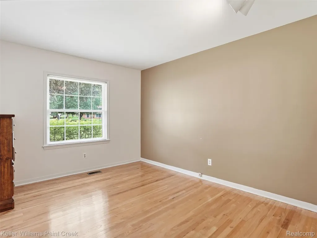 436 Broadleaf Drive Oakland Charter Township MI 48306