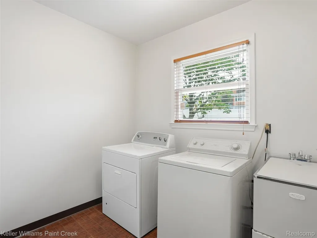 436 Broadleaf Drive Oakland Charter Township MI 48306