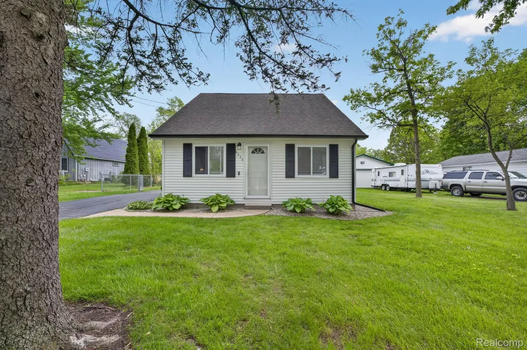 6354 Lapeer Road Burton City MI 48509