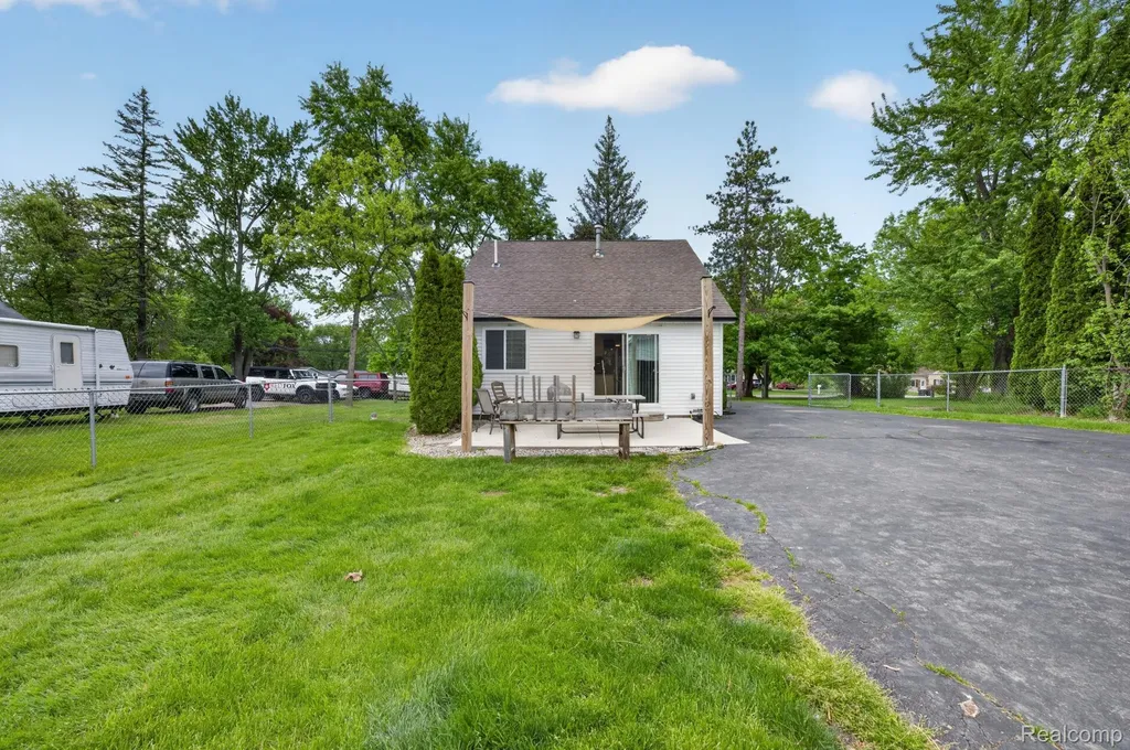 6354 Lapeer Road Burton City MI 48509