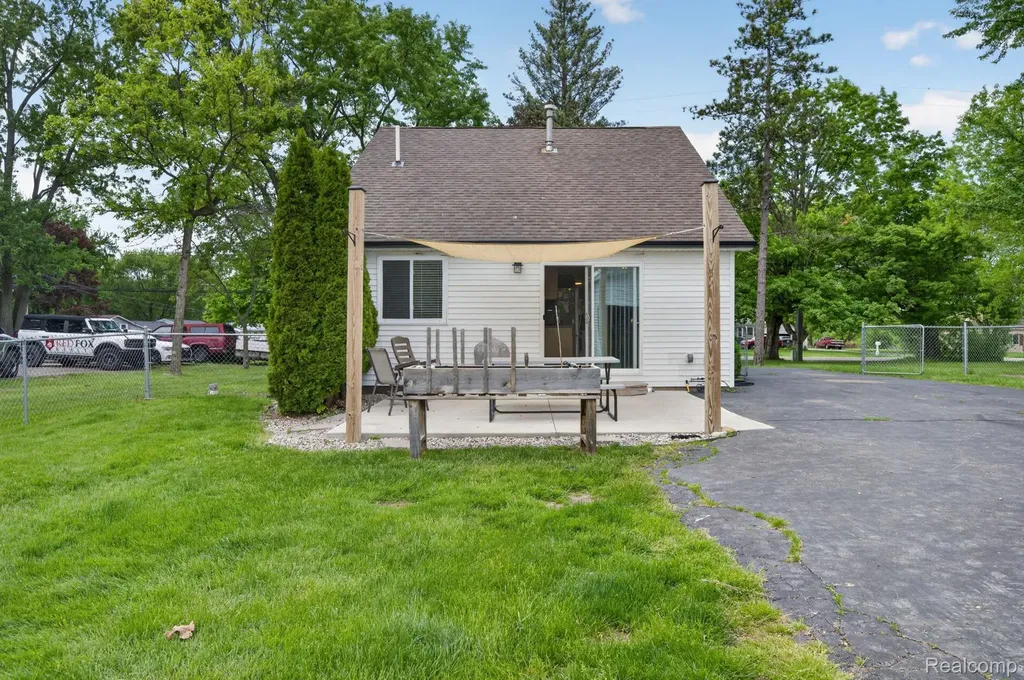 6354 Lapeer Road Burton City MI 48509