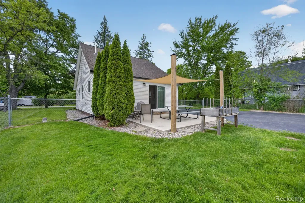 6354 Lapeer Road Burton City MI 48509