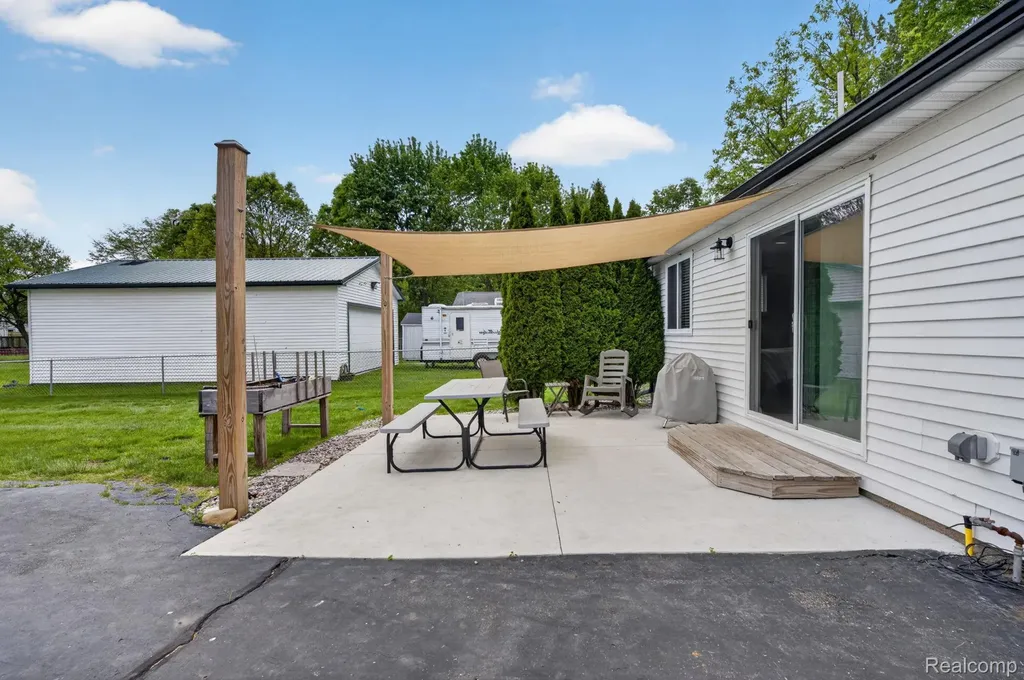 6354 Lapeer Road Burton City MI 48509