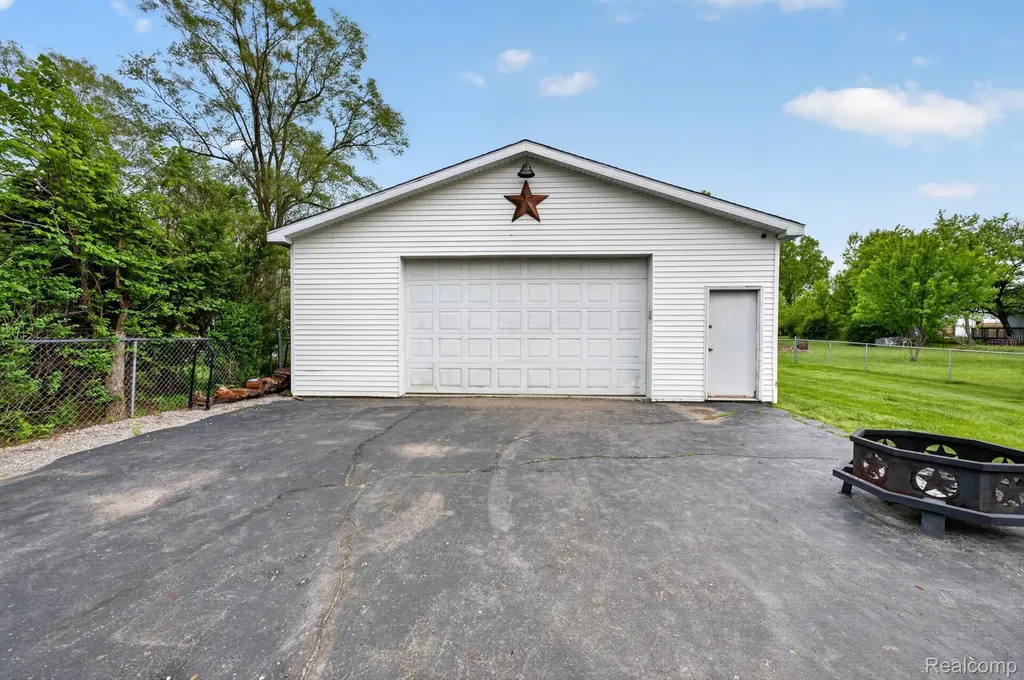 6354 Lapeer Road Burton City MI 48509
