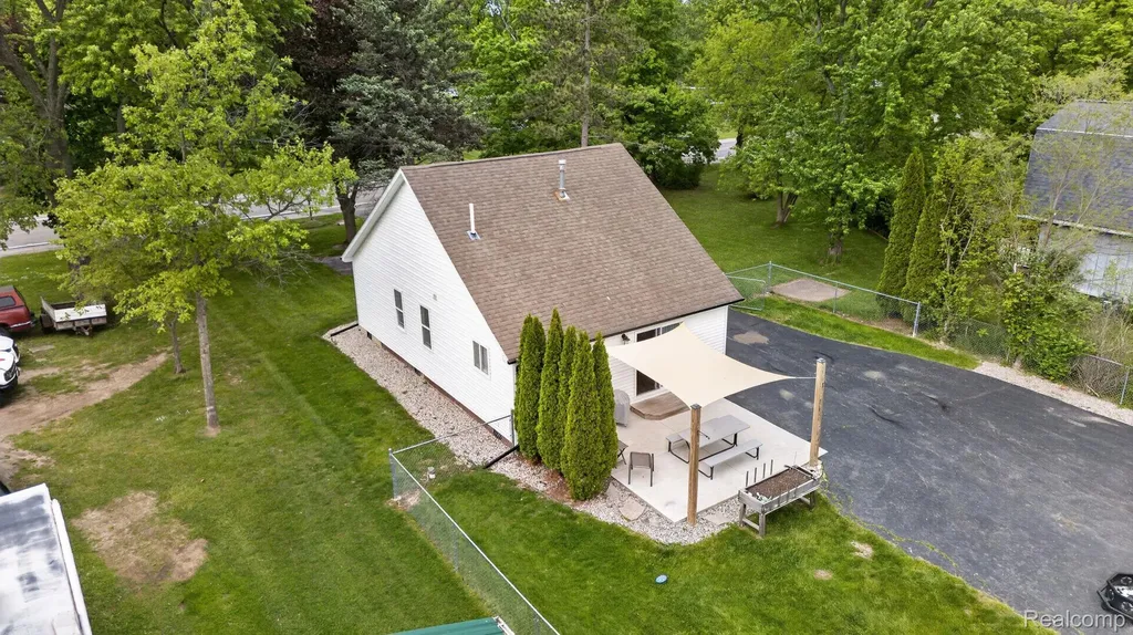 6354 Lapeer Road Burton City MI 48509