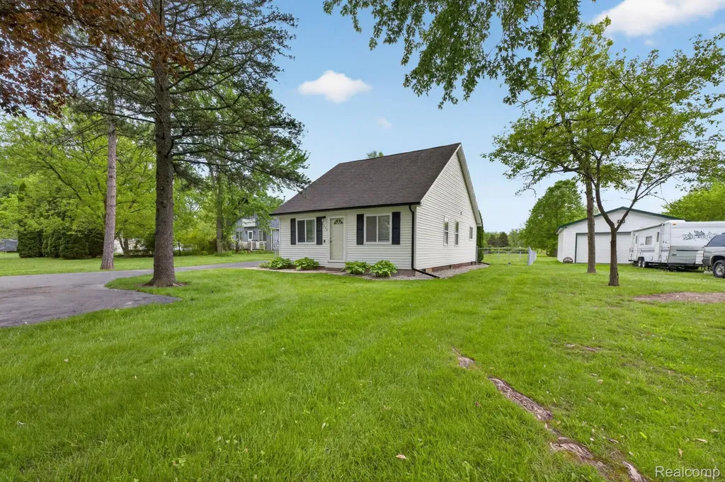 6354 Lapeer Road Burton City MI 48509