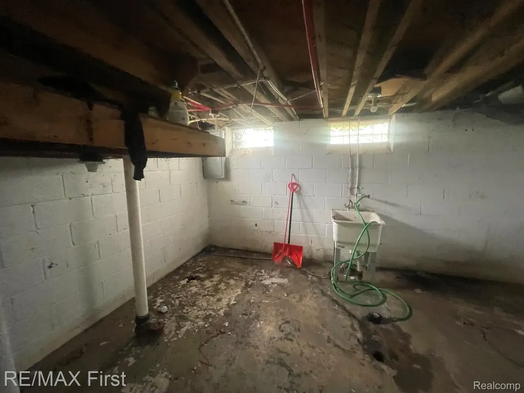 3677 Somerset Avenue Detroit City MI 48224
