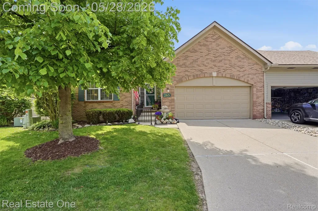 265 Winslow Circle Commerce Charter Township MI 48390