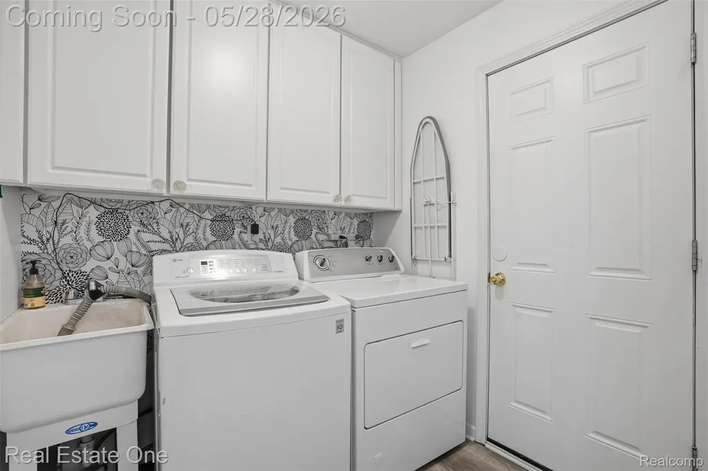 265 Winslow Circle Commerce Charter Township MI 48390