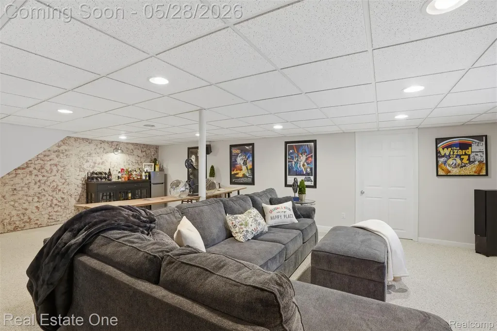 265 Winslow Circle Commerce Charter Township MI 48390