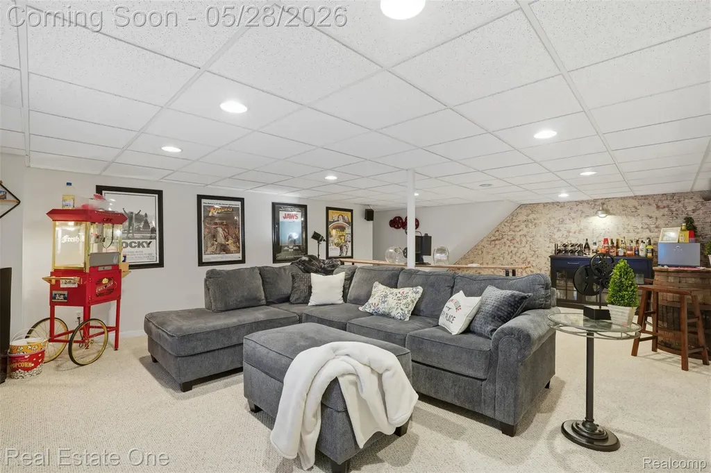 265 Winslow Circle Commerce Charter Township MI 48390