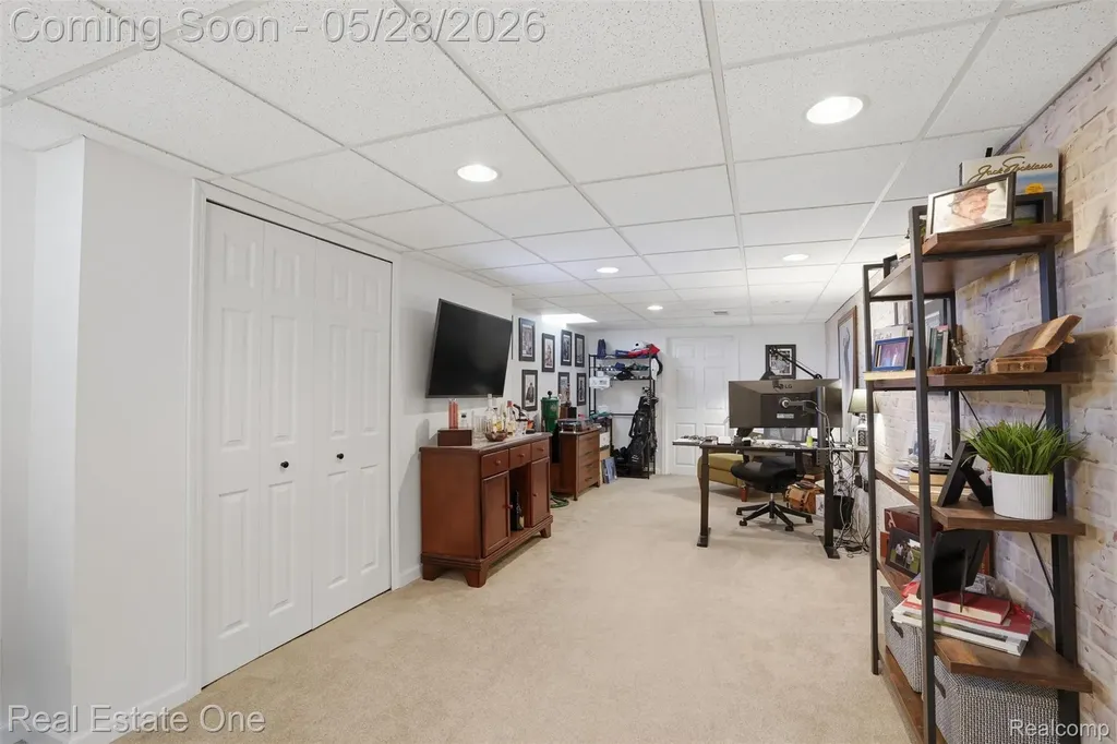 265 Winslow Circle Commerce Charter Township MI 48390