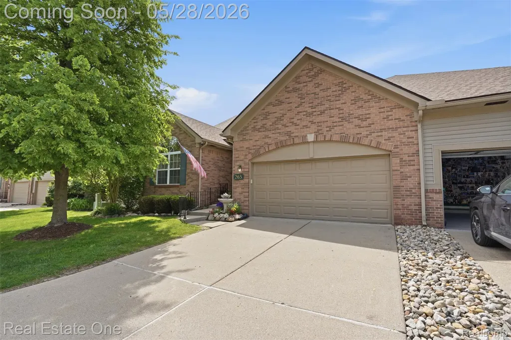 265 Winslow Circle Commerce Charter Township MI 48390
