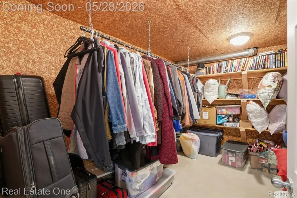 265 Winslow Circle Commerce Charter Township MI 48390