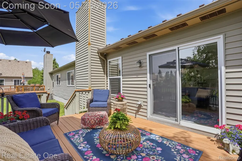 265 Winslow Circle Commerce Charter Township MI 48390