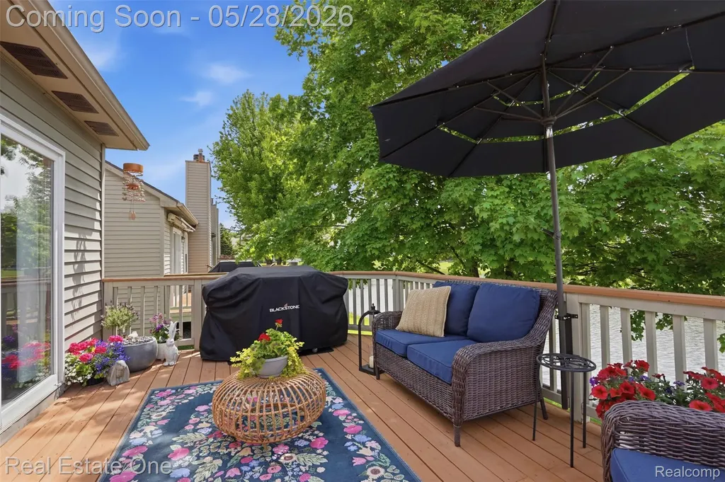 265 Winslow Circle Commerce Charter Township MI 48390