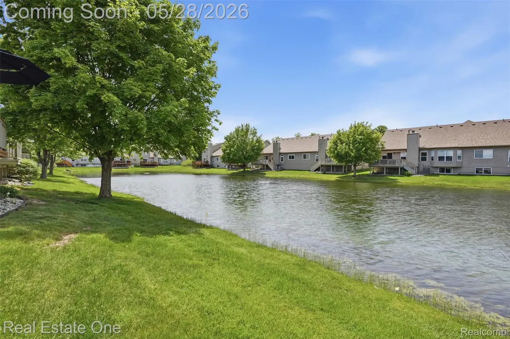 265 Winslow Circle Commerce Charter Township MI 48390