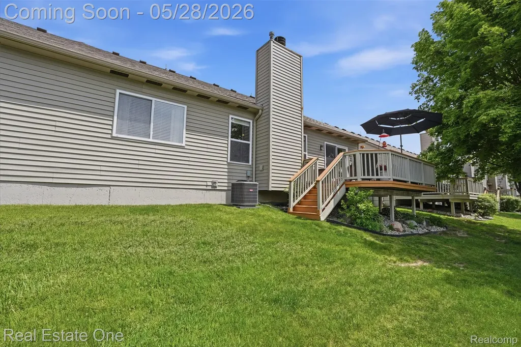 265 Winslow Circle Commerce Charter Township MI 48390