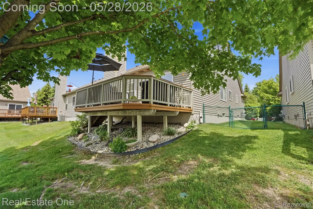 265 Winslow Circle Commerce Charter Township MI 48390