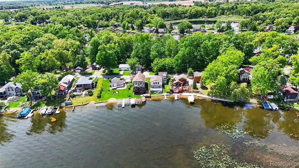 8390 Peninsular Drive Argentine Township MI 48430