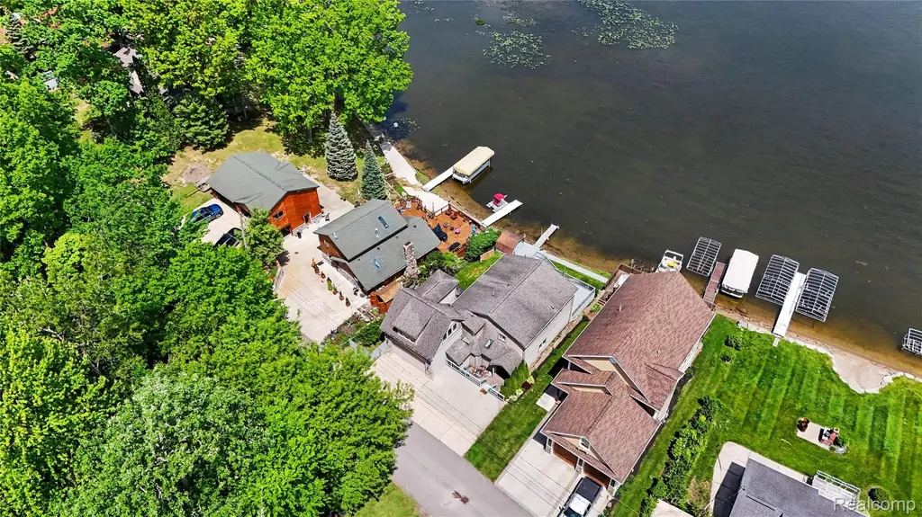 8390 Peninsular Drive Argentine Township MI 48430