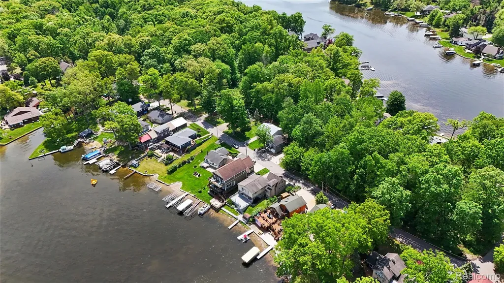 8390 Peninsular Drive Argentine Township MI 48430