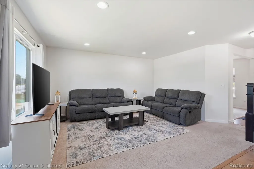 8760 Oak Ridge Trail Westland City MI 48185
