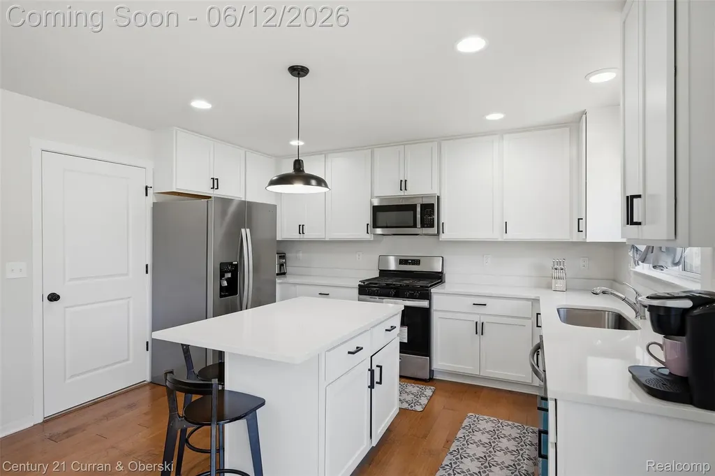 8760 Oak Ridge Trail Westland City MI 48185