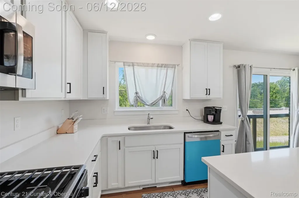 8760 Oak Ridge Trail Westland City MI 48185
