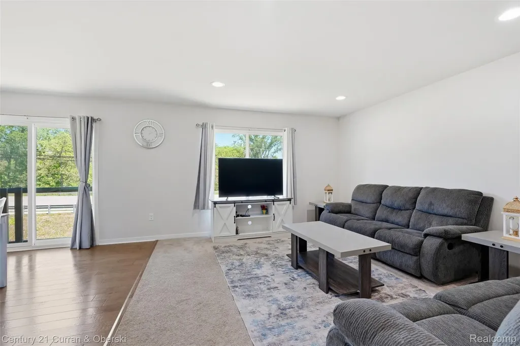 8760 Oak Ridge Trail Westland City MI 48185