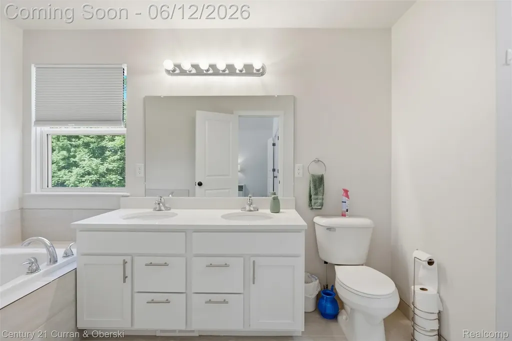 8760 Oak Ridge Trail Westland City MI 48185