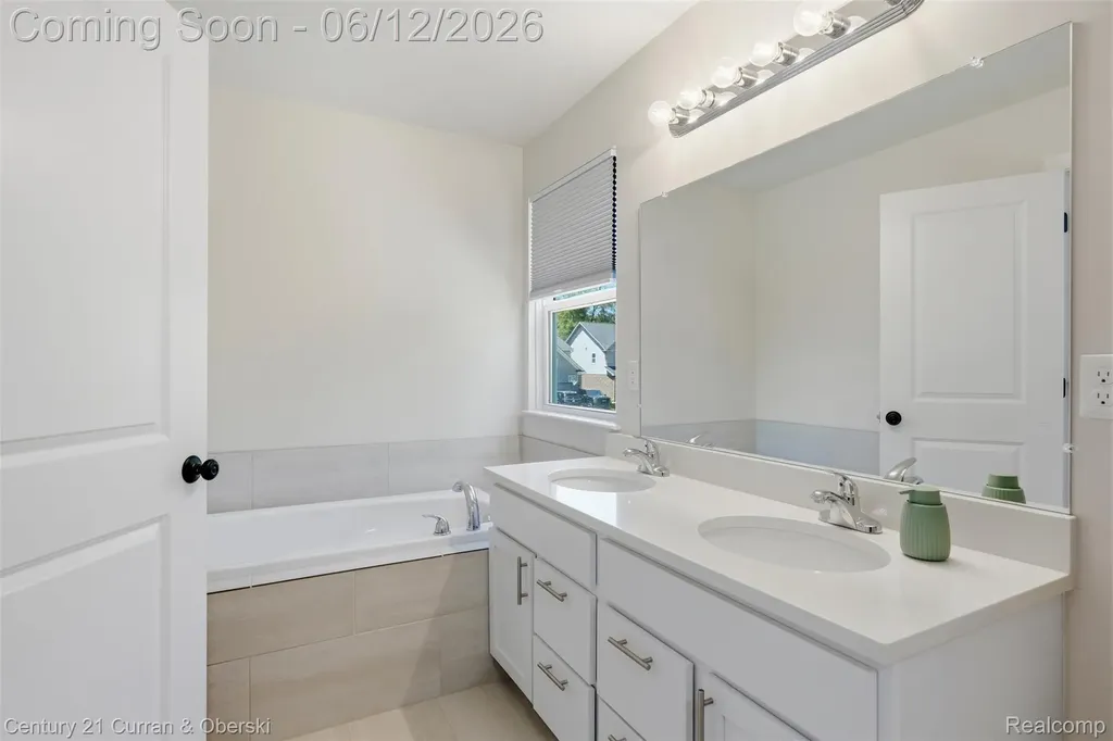 8760 Oak Ridge Trail Westland City MI 48185