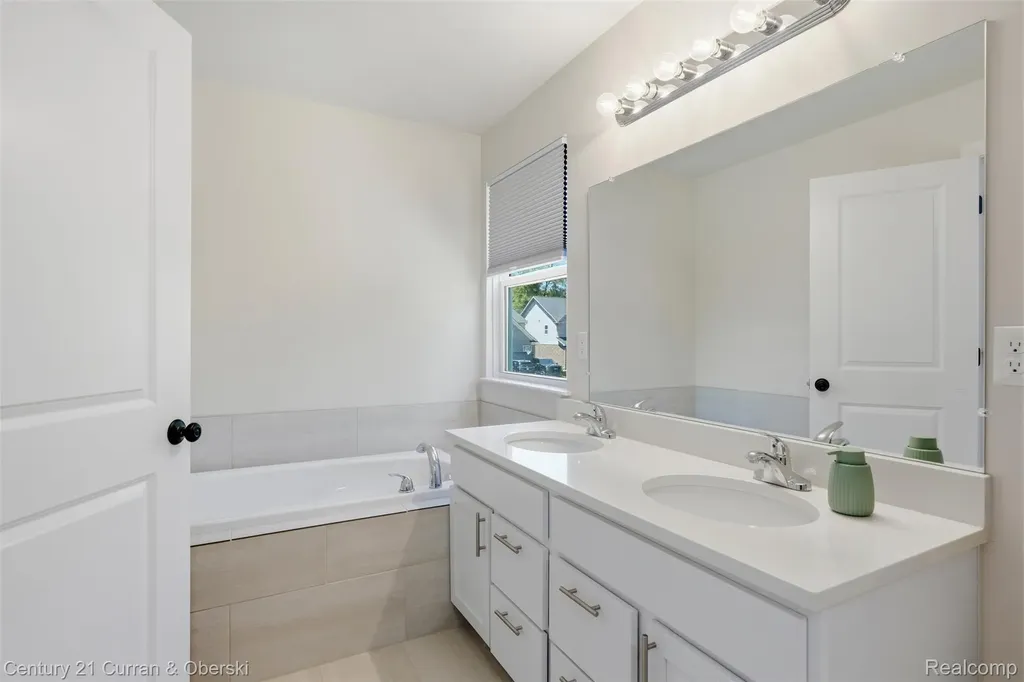 8760 Oak Ridge Trail Westland City MI 48185