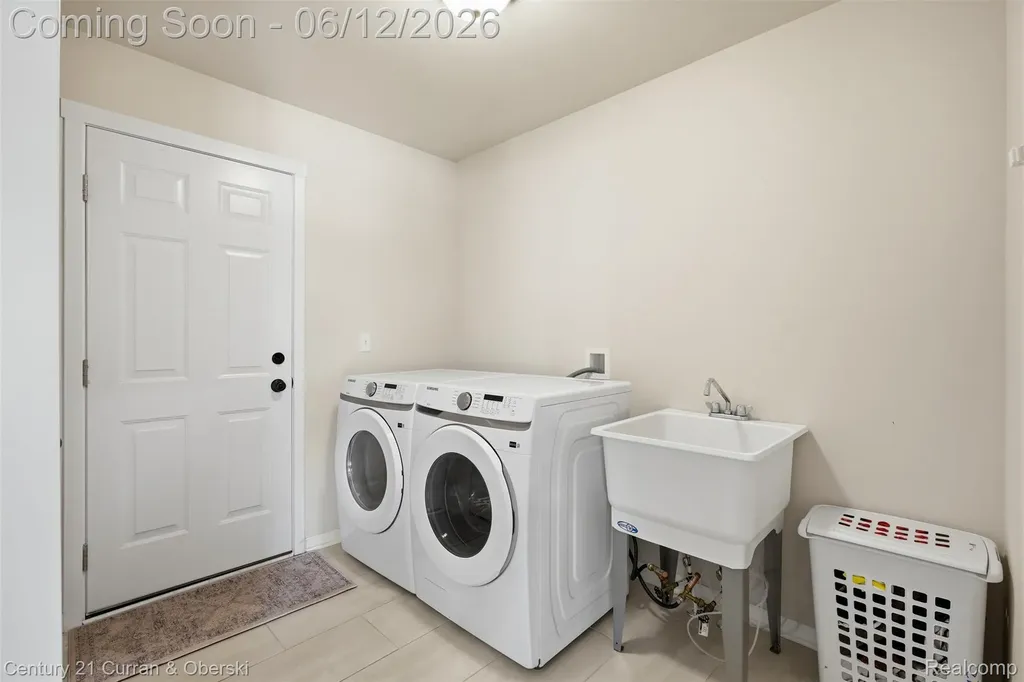 8760 Oak Ridge Trail Westland City MI 48185