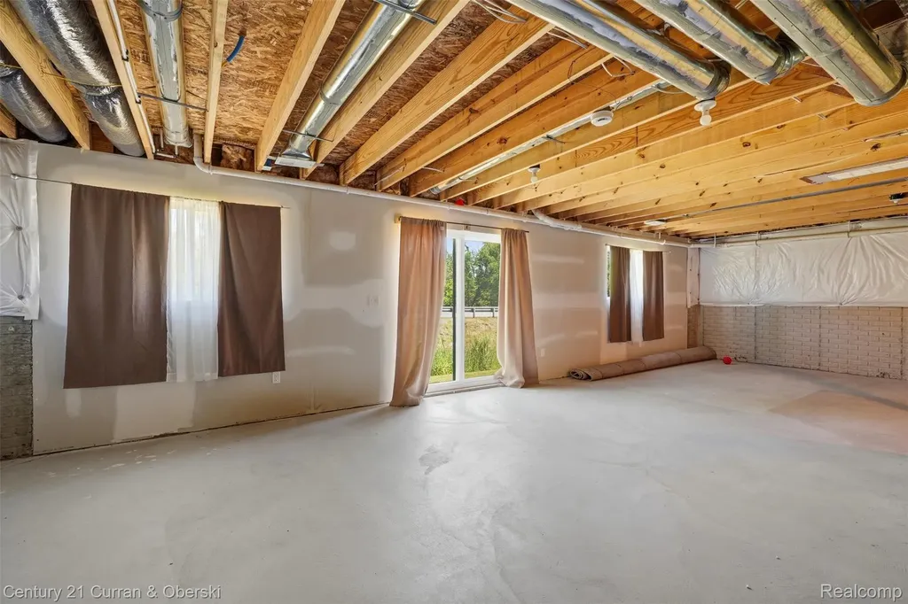 8760 Oak Ridge Trail Westland City MI 48185