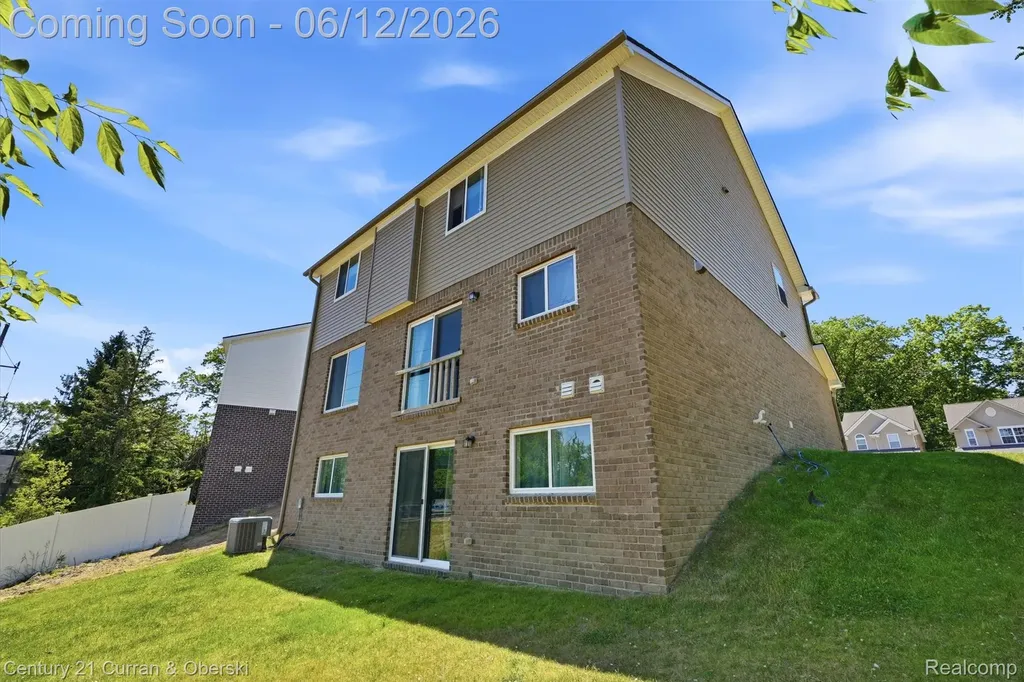 8760 Oak Ridge Trail Westland City MI 48185
