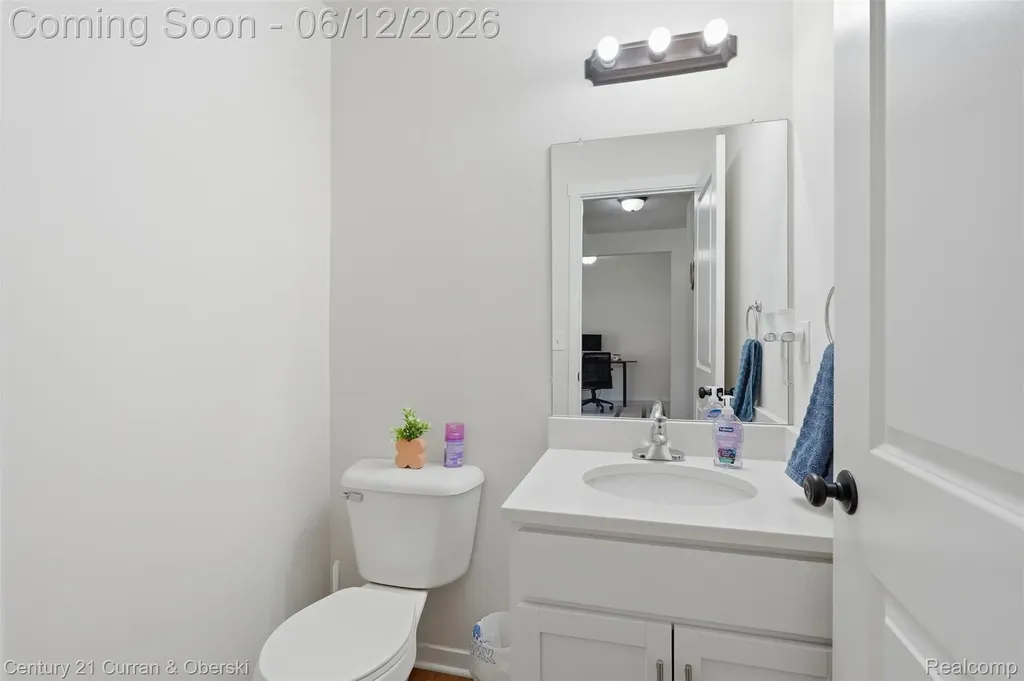 8760 Oak Ridge Trail Westland City MI 48185