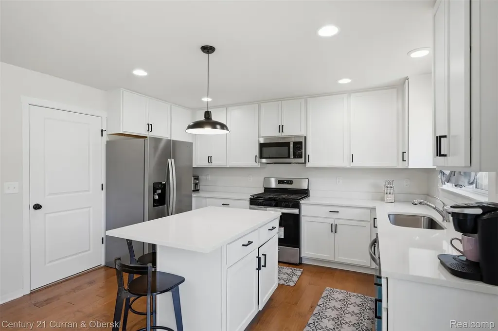 8760 Oak Ridge Trail Westland City MI 48185