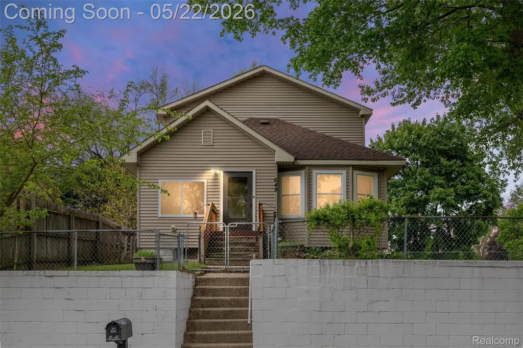 649 Lounsbury Avenue Pontiac City MI 48340