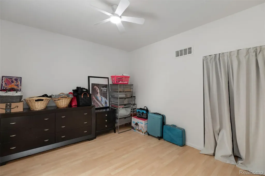 649 Lounsbury Avenue Pontiac City MI 48340