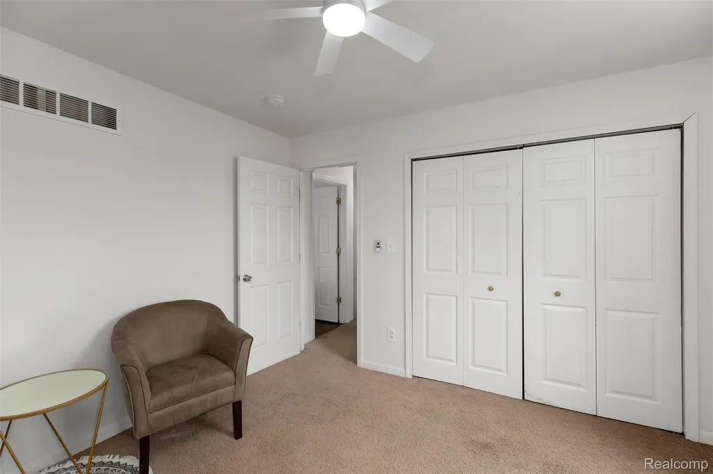 649 Lounsbury Avenue Pontiac City MI 48340